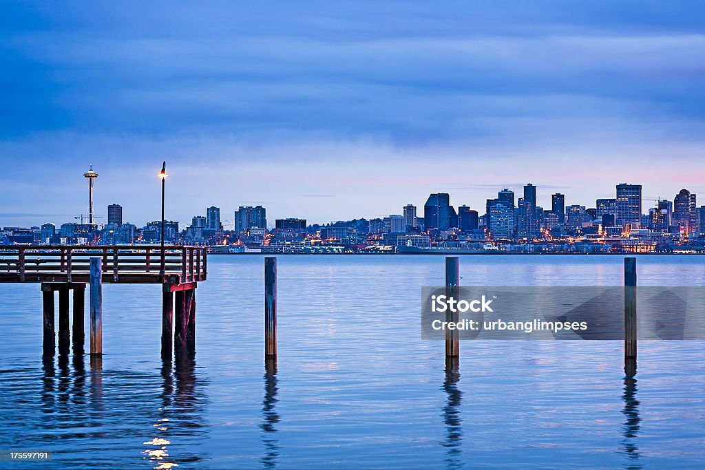 Seattle Городской ландшафт-большой город - Стоковые фото Elliott Bay роялти-фри