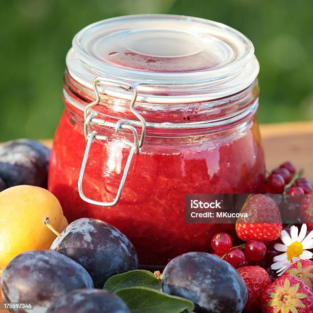 Jam Und Obst Stockfoto und mehr Bilder von Aprikose - Aprikose, Beere - Obst, Blatt - Pflanzenbestandteile