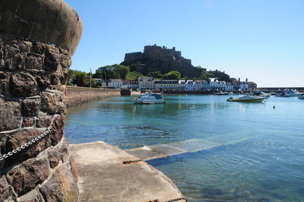 gorey harbour, grouville, jersey. - gorey zdjęcia i obrazy z banku zdjęć