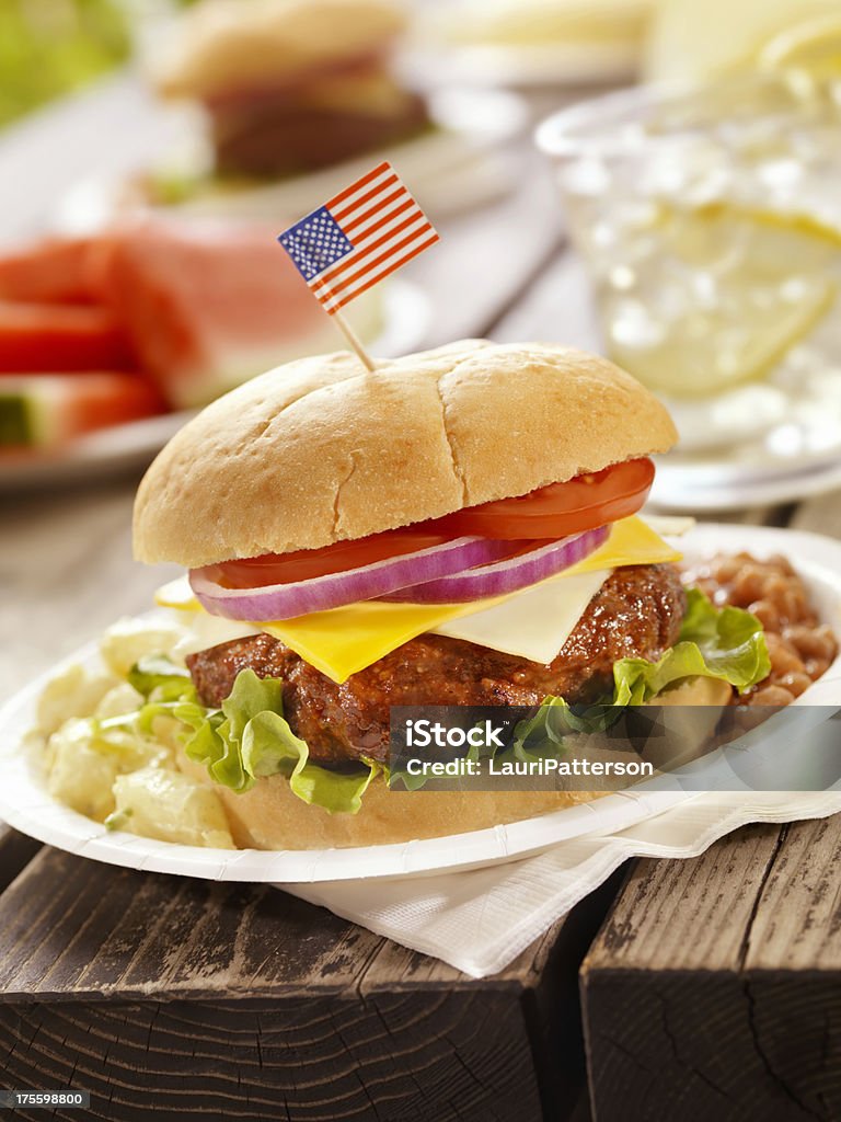 All American Cheesebúrguer e limonada - Foto de stock de 4 de Julho royalty-free