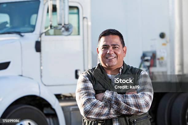 Hiszpan Kierowca Ciężarówki - zdjęcia stockowe i więcej obrazów Kierowca ciężarówki - Kierowca ciężarówki, Mężczyźni, Latynoamerykanie