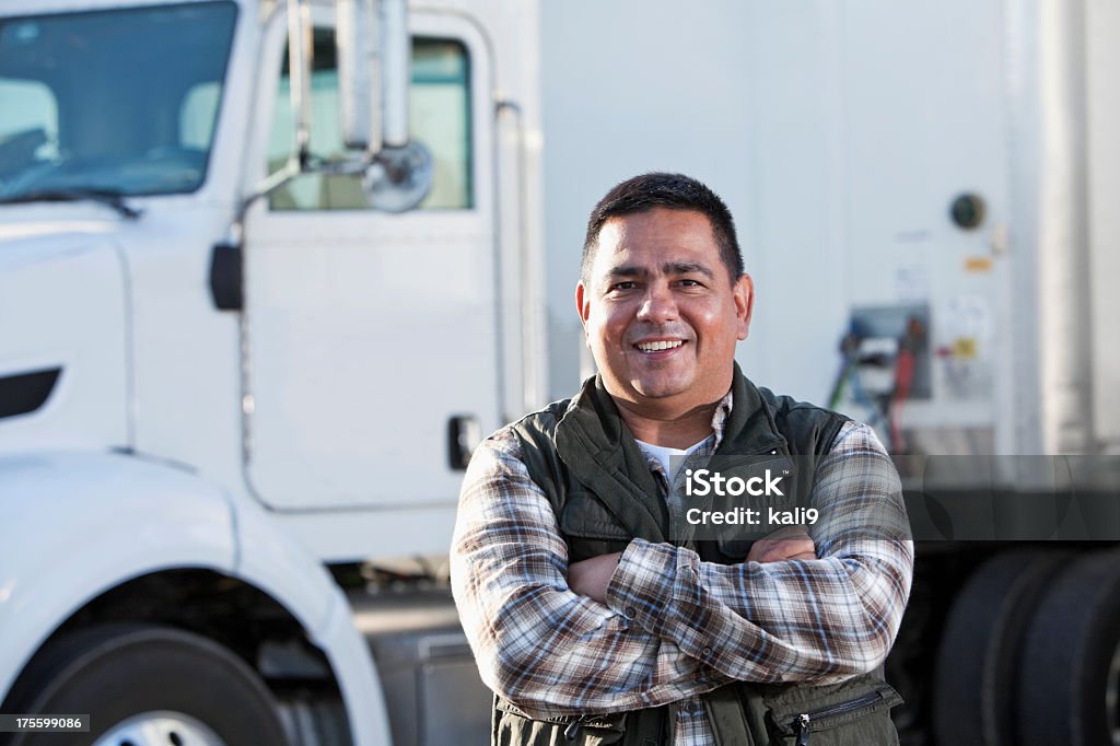 Латиноамериканцы Водитель грузовика - Стоковые фото Водитель грузовика роялти-фри