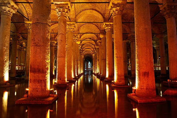 basilika-zisterne - istanbul yerebatan saray reflection turkey stock-fotos und bilder