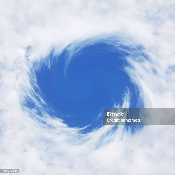 Punzone Cloud - Fotografie stock e altre immagini di Nube - Nube, Cerchio, Cielo sereno