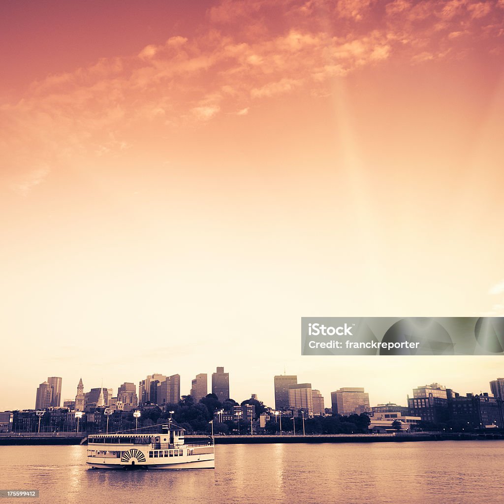 Horizonte de Boston a partir do sul, porto, yatch - Foto de stock de Arranha-céu royalty-free