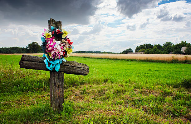 istock Wooden cross 175599641
