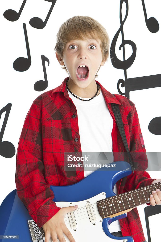Menino usando sourrended de notas musicais - Foto de stock de 14-15 Anos royalty-free