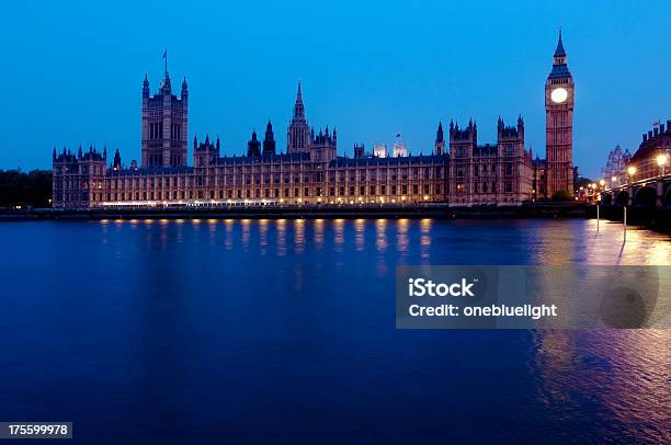 Fiume Vista Frontale Del Parlamento Britannico - Fotografie stock e altre immagini di Alba - Crepuscolo - Alba - Crepuscolo, Architettura, Big Ben