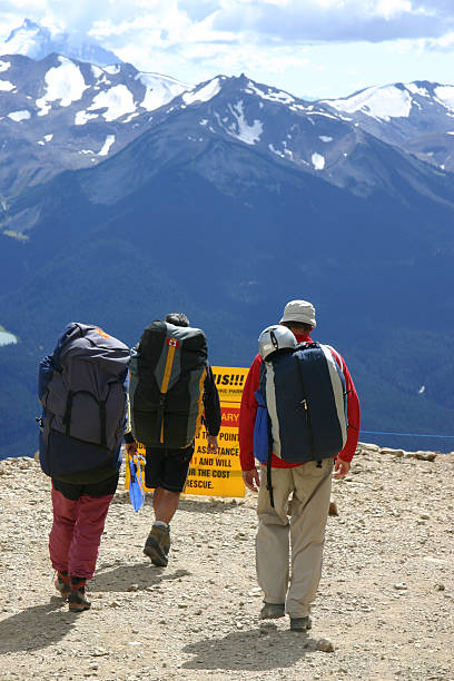 Hiking per salita - foto stock