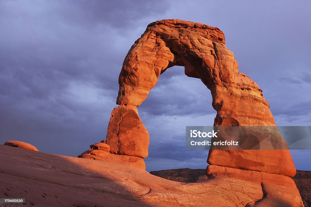 Delicate Arch (A - Foto stock royalty-free di Ambientazione esterna