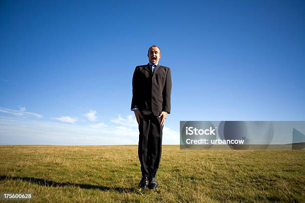 Tonto En La Colina Foto de stock y más banco de imágenes de Adulto - Adulto, Aire libre, Aislado