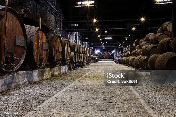 Antigo Porto Adega - Fotografias de stock e mais imagens de Adega - Adega, Agricultura, Amarelo-Acastanhado