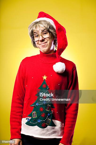 Tímido Engraçado Cara Fazendo Adolescente Menino Retrato De Natal De Caixadeóculos - Fotografias de stock e mais imagens de Natal