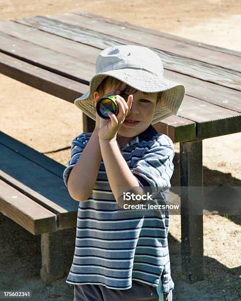 Young Boy With Calidoscopio Foto de stock y más banco de imágenes de Caleidoscopio - Juguete - Caleidoscopio - Juguete, Niño, Personas