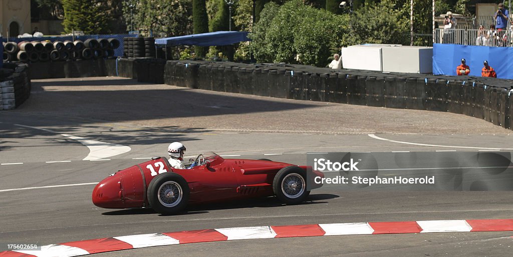 Abierto rojo histórico alrededor de la pista de carreras coche de carreras - Foto de stock de Principado de Mónaco libre de derechos