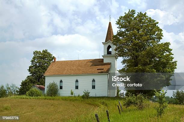 Historyczne Kraju Church - zdjęcia stockowe i więcej obrazów Krajobraz wiejski - Krajobraz wiejski, Modlić się, Religia