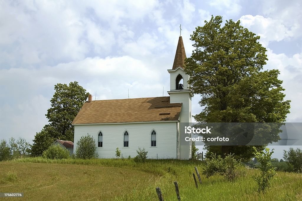 Histórica Igreja país - Foto de stock de Cena Rural royalty-free