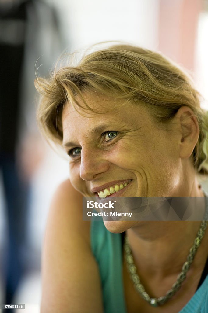 Uśmiechnięta kobieta Portret - Zbiór zdjęć royalty-free (30-39 lat)