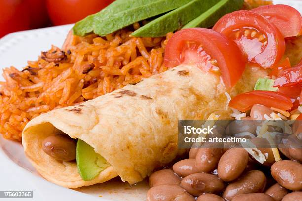 Burrito Z Ryżu Lub Fasoli - zdjęcia stockowe i więcej obrazów Awokado - Awokado, Burrito, Egzotyka