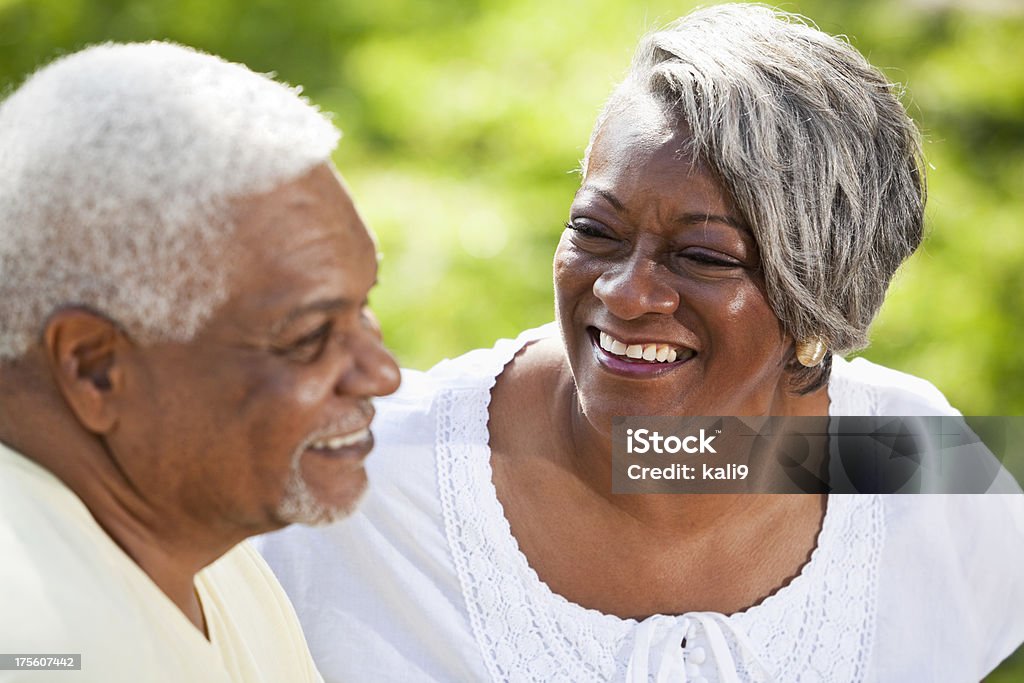 Ritratto di Coppia senior afro-americana - Foto stock royalty-free di 60-69 anni