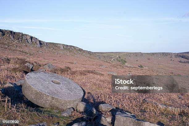 Photo libre de droit de Meule De Stanage Edge Peak District Royaumeuni banque d'images et plus d'images libres de droit de 2012 - 2012, A l'abandon, Allégorie