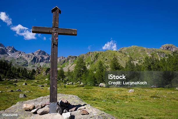 Alte Hölzerne Cross Stockfoto und mehr Bilder von Alpen - Alpen, Alt, Altertümlich