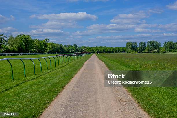 Foto de Pista De Corrida e mais fotos de stock de Canto - Canto, Competição, Corrida de Cavalos - Evento Equestre