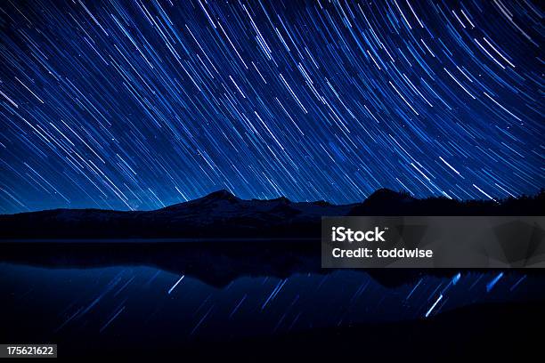 Lake Tahoe エリアの夜 - タホ湖のストックフォトや画像を多数ご用意 - タホ湖, 夜, 星