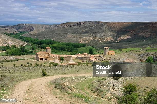 Photo libre de droit de Caracena Village banque d'images et plus d'images libres de droit de El Burgo - El Burgo, Canyon, Caracena