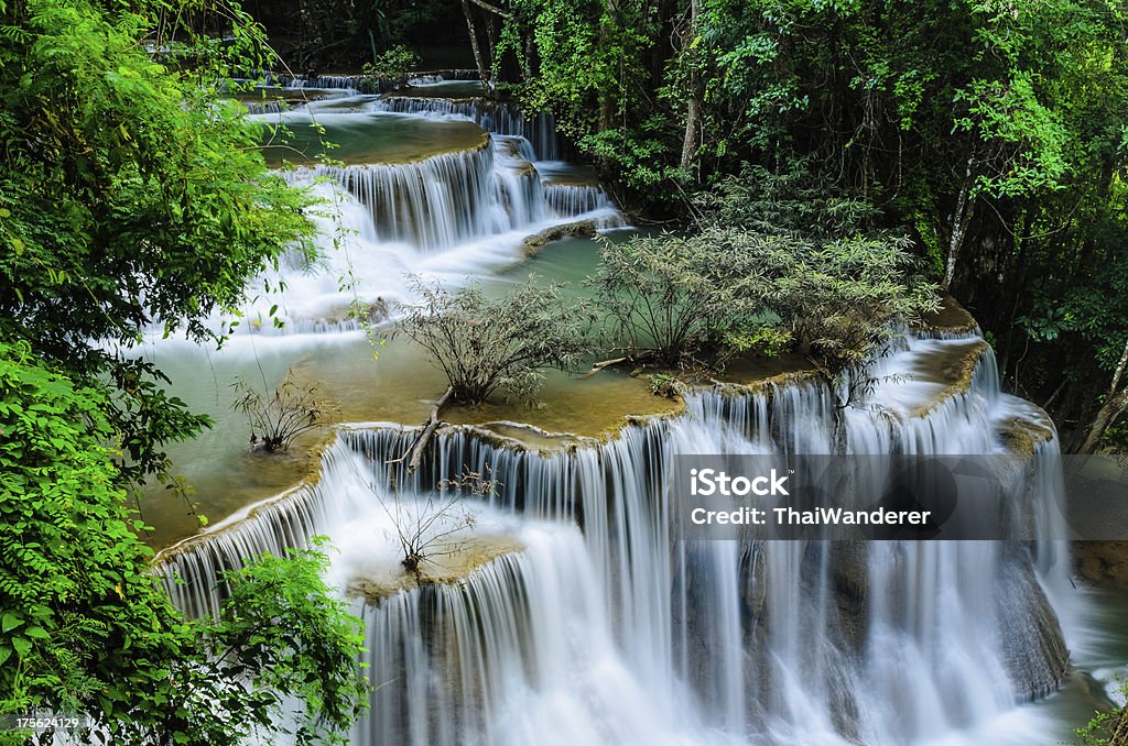 Huay Mae Khamin-Wasserfall, fließendes Wasser, Paradies in Thailand. - Lizenzfrei Bach Stock-Foto