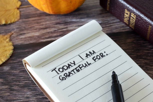 notebook with handwritten text "today i am grateful for", holy bible, pumpkin, and autumn leaves on wooden table - today reminder note pad writing imagens e fotografias de stock