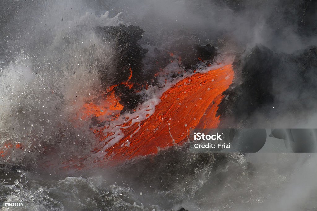 Entra nel mare di Lava - Foto stock royalty-free di Acqua