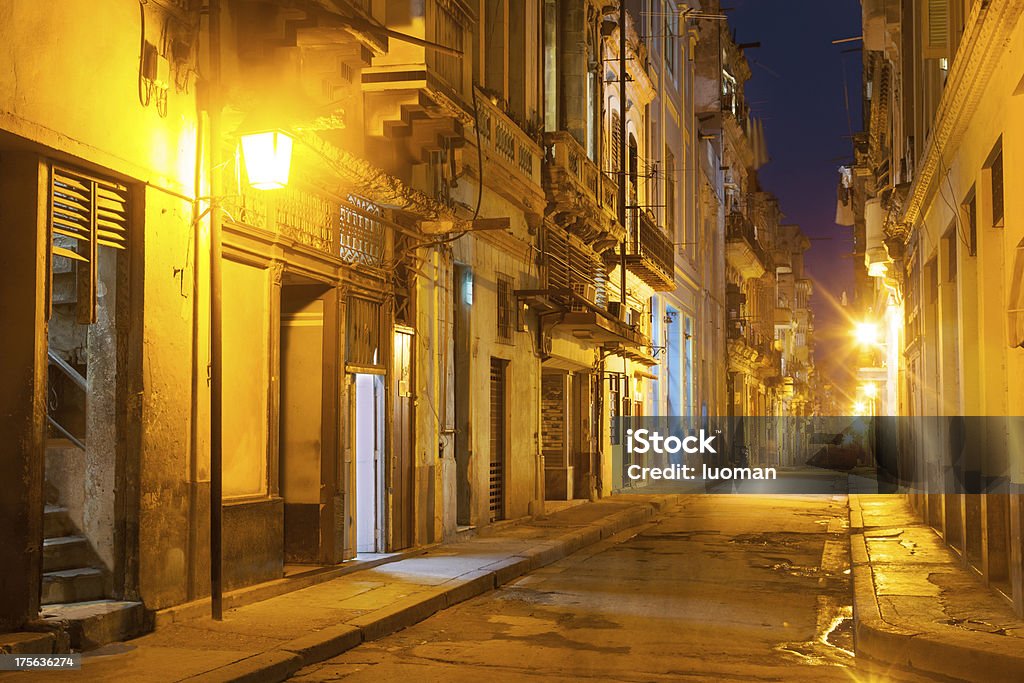 Havane vieille ville en soirée - Photo de Amérique latine libre de droits