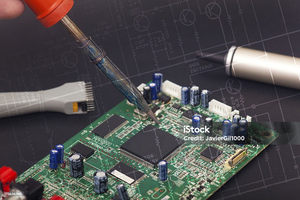 Electrónica reparación - Foto de stock de Alicates libre de derechos