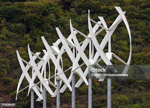 Turbinas Eólicas - Fotografias de stock e mais imagens de Combustíveis e Geração de Energia - Combustíveis e Geração de Energia, Curva - Forma, Eletricidade