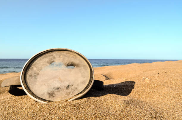 diving mask on the sand beach - sub tropical climate imagens e fotografias de stock