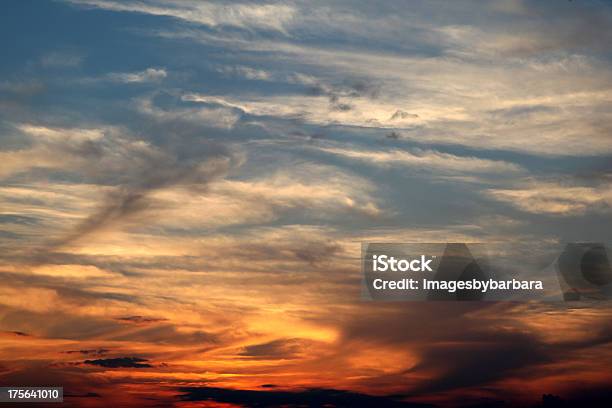 Puesta Del Sol Foto de stock y más banco de imágenes de Ambiente atmosférico - Ambiente atmosférico, Anochecer, Belleza