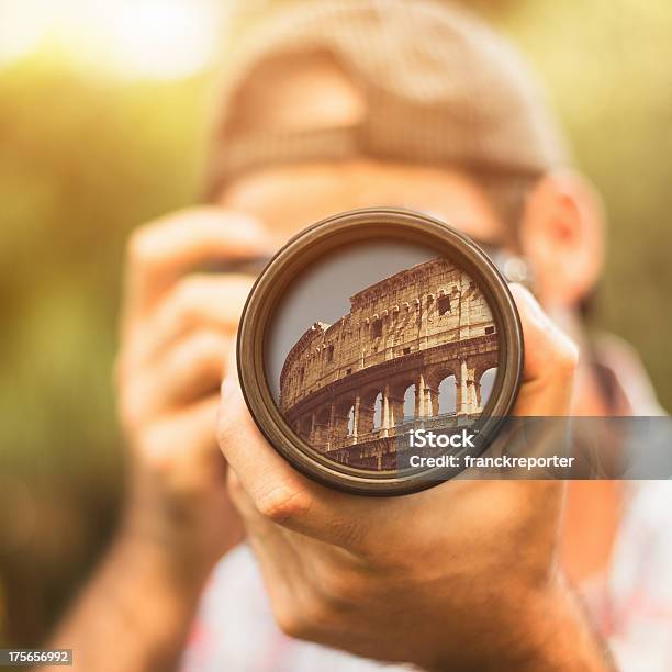 Fotograf Nimmt Ein Bild In Rom Colisuem Stockfoto und mehr Bilder von Kolosseum - Kolosseum, Rom - Italien, Digitale Spiegelreflexkamera