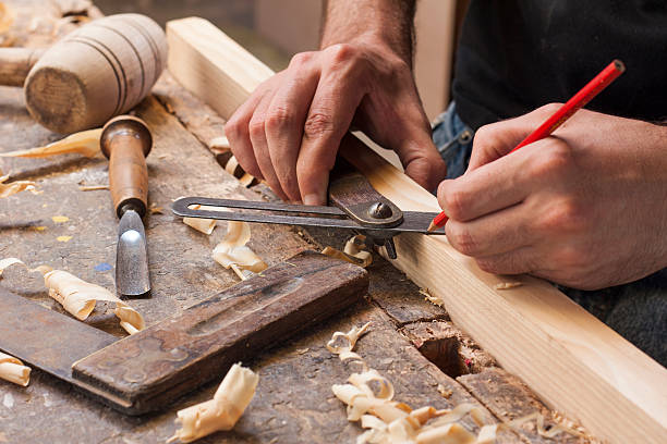 carpenter à mesure - menuisier photos et images de collection