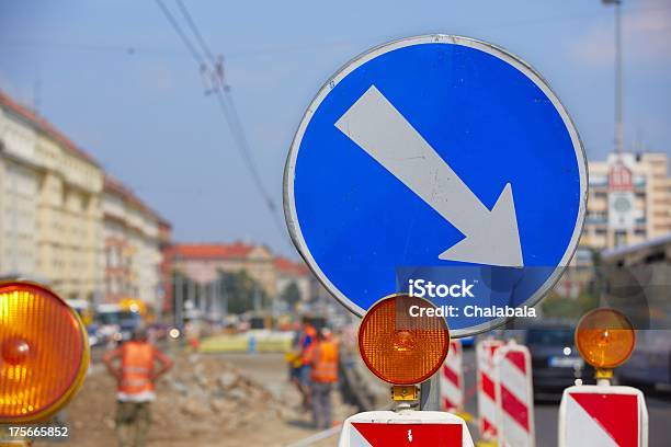 Reparieren Road Stockfoto und mehr Bilder von Arbeiten - Arbeiten, Arbeiter, Ausrüstung und Geräte