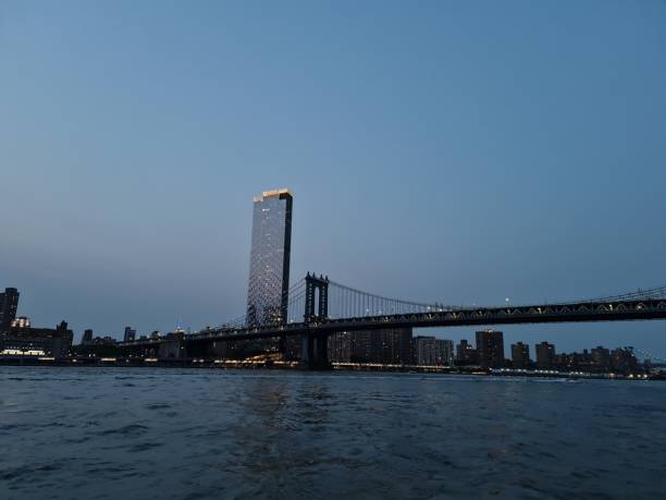 뉴욕의 맨해튼 브릿지. - manhattan cocktail skyline night new york city 뉴스 사진 이미지