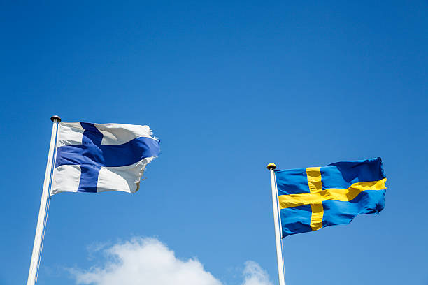 schwedische und finnische flags - finnland stock-fotos und bilder