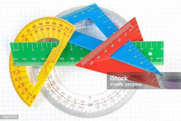 Foto de Conjunto De Triângulos Coloridos E Linhas Protractors Para Comprar e mais fotos de stock de Azul