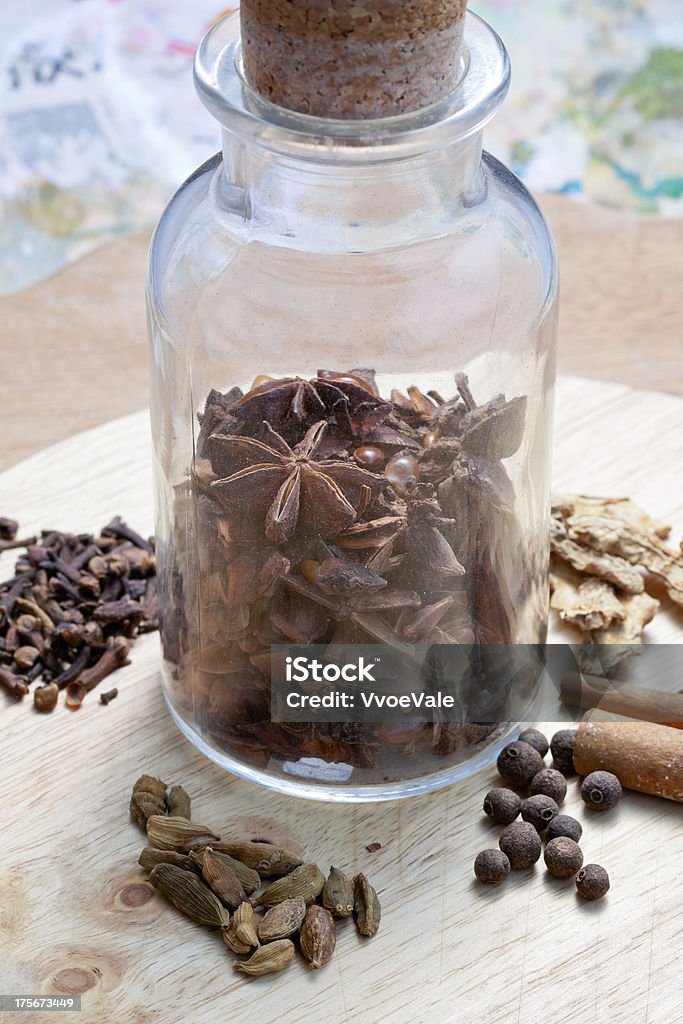 Bouteille en verre avec des épices - Photo de Aliment libre de droits