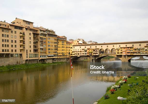 Ponte Ponte Vecchio In Florence Italia - Fotografie stock e altre immagini di Acqua - Acqua, Ambientazione esterna, Antico - Condizione