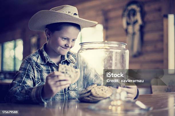 Cookie クッキー - 男の子のストックフォトや画像を多数ご用意 - 男の子, 10歳から11歳, いたずら