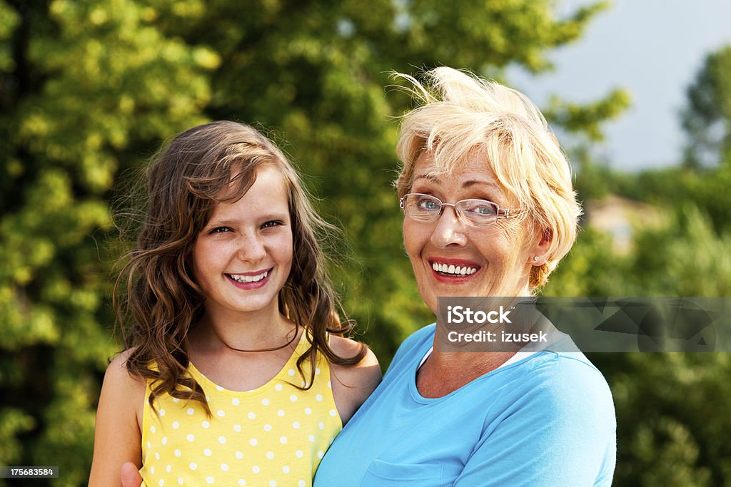 Nonna con Nipote femmina - Foto stock royalty-free di 10-11 anni