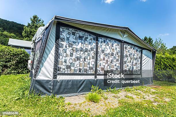 Camping Zelt Mit Anhänger Stockfoto und mehr Bilder von Baum - Baum, Camping, Deutschland