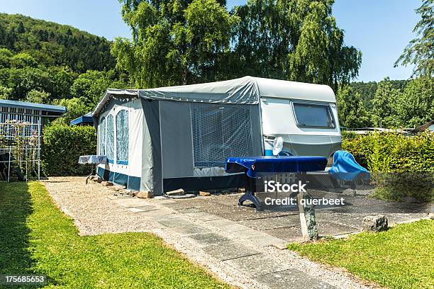 Anhänger Mit Camping Zelt Stockfoto und mehr Bilder von Baum - Baum, Camping, Deutschland