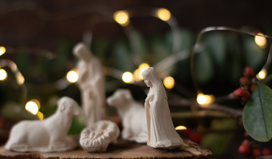 Figurines of Jesus, Maria, Saint Joseph and ox and donkey that form an archilla manger